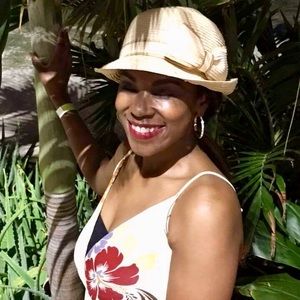 Meet your Posher, Latoya